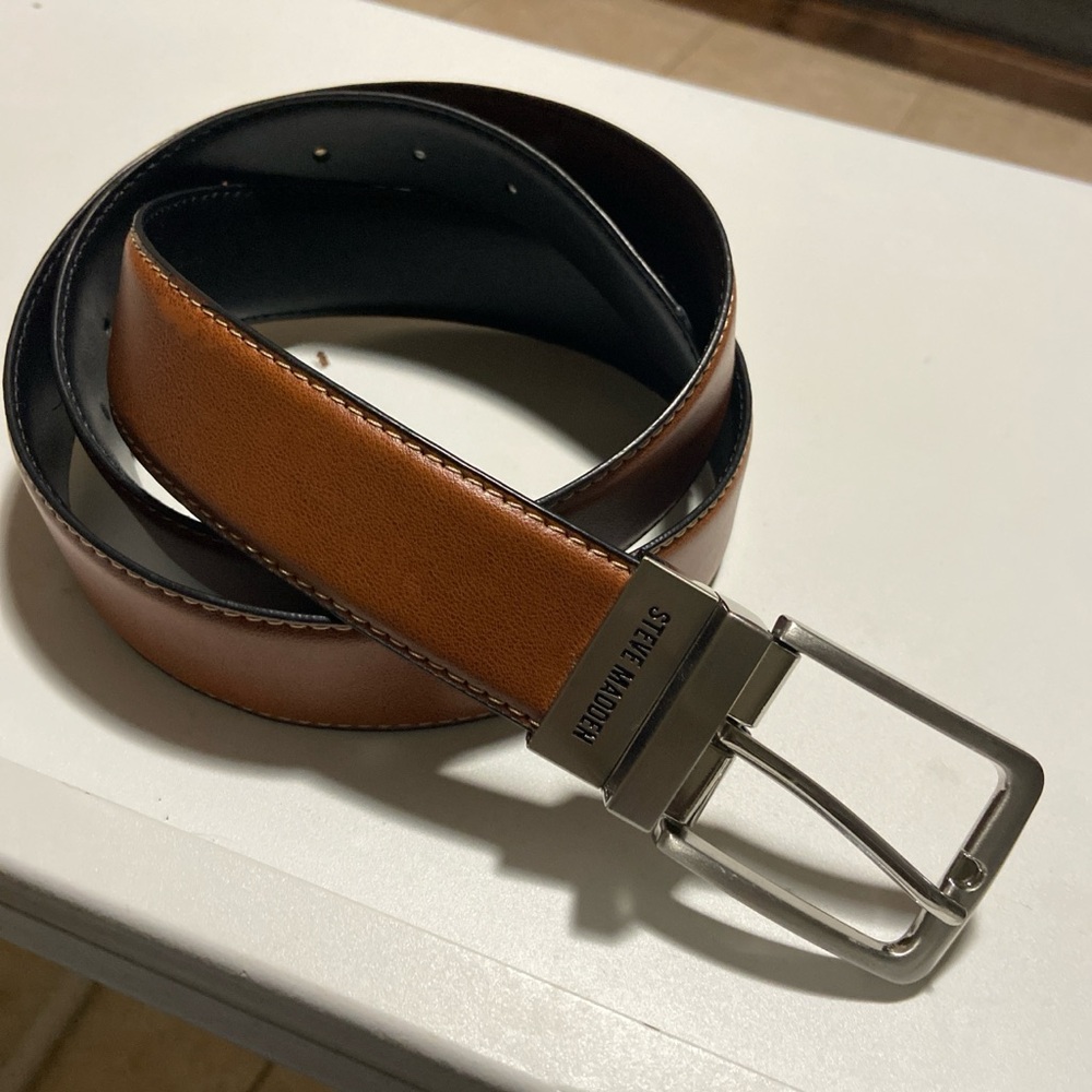 Steve Madden Reversible Black and Brown Leather Belt - Picture 2 of 3